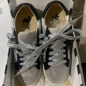 Brand new~  silver glitter and star shoe size 7